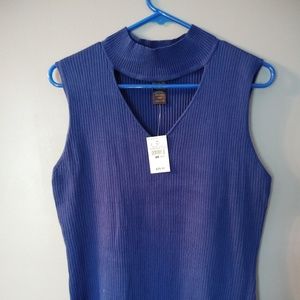 Sleeveless v-neck cut out sweater